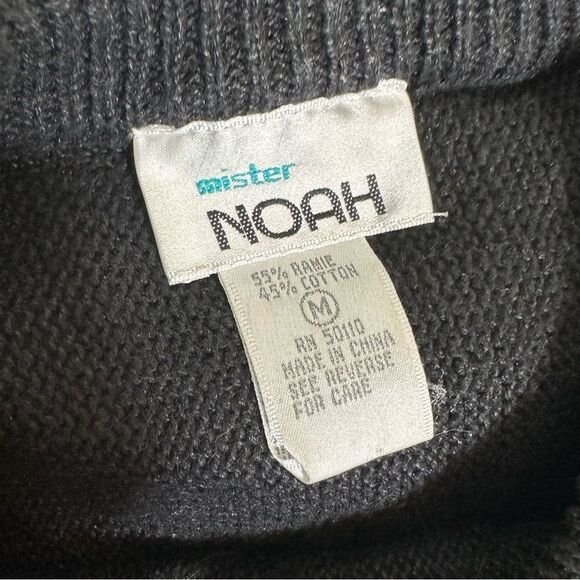 Vibrant vintage Black Sweater with Floral Embellishments - Picture 6 of 7